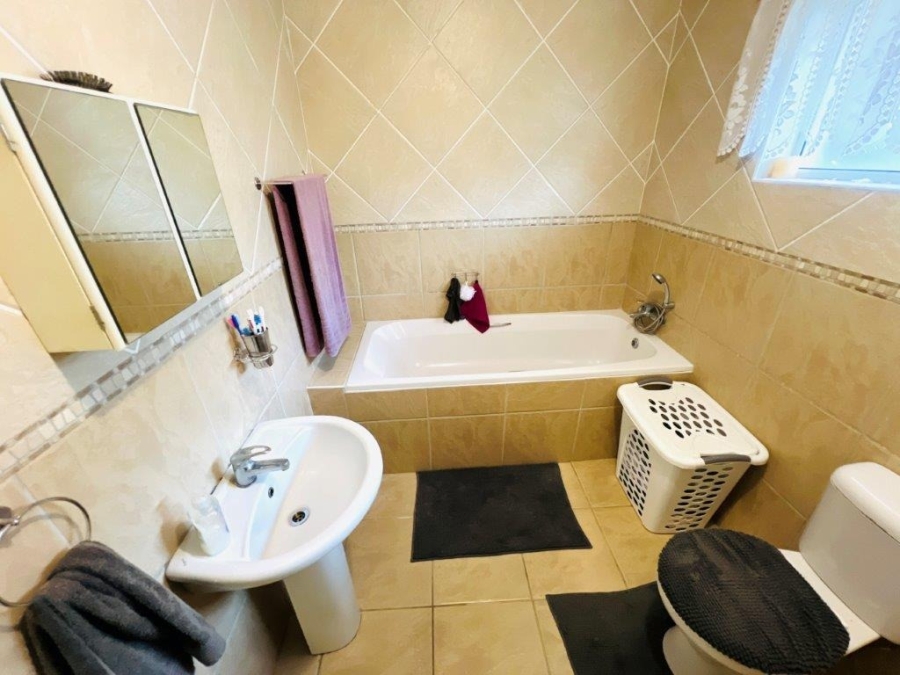 4 Bedroom Property for Sale in Chiselhurst Eastern Cape